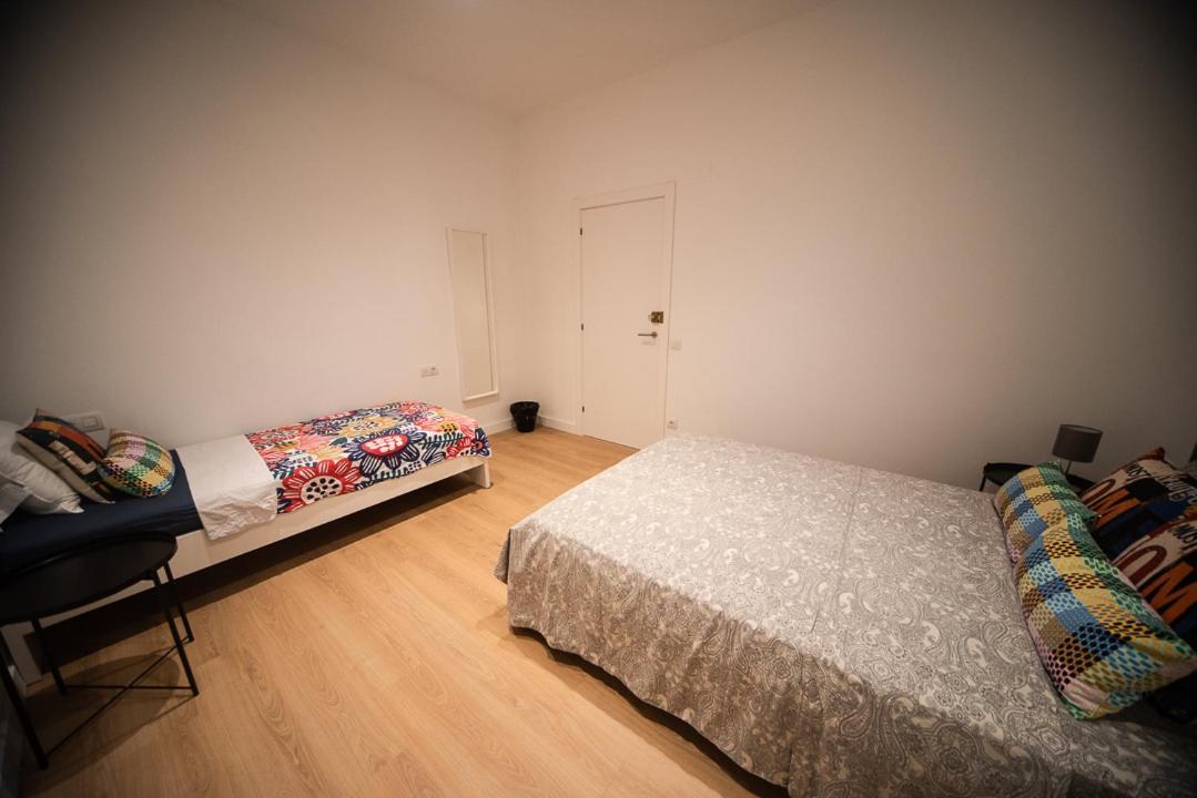 By Universitat Private Rooms Barcelona Kültér fotó
