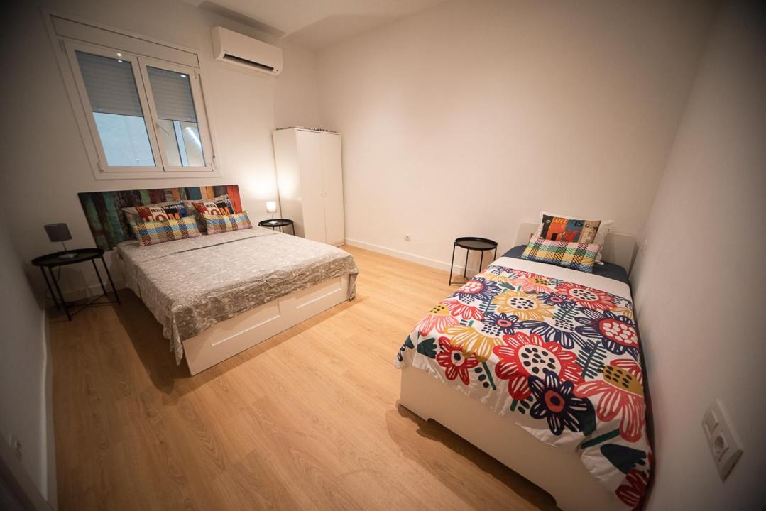 By Universitat Private Rooms Barcelona Kültér fotó