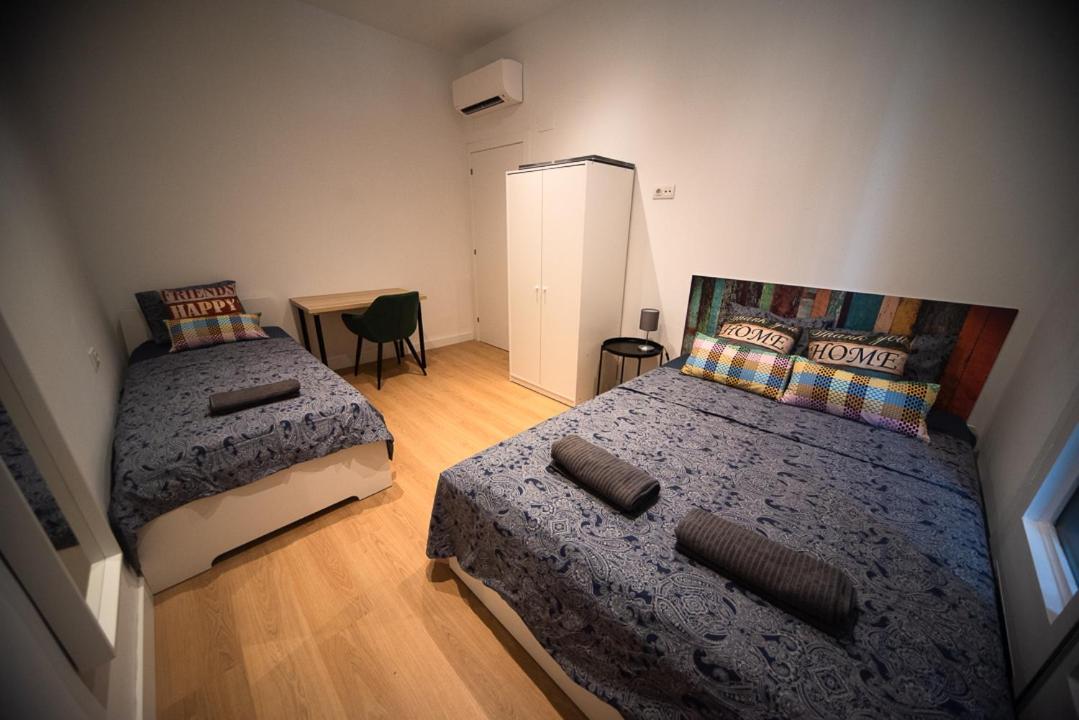 By Universitat Private Rooms Barcelona Kültér fotó