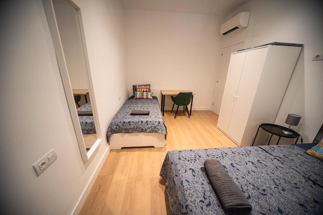 By Universitat Private Rooms Barcelona Kültér fotó