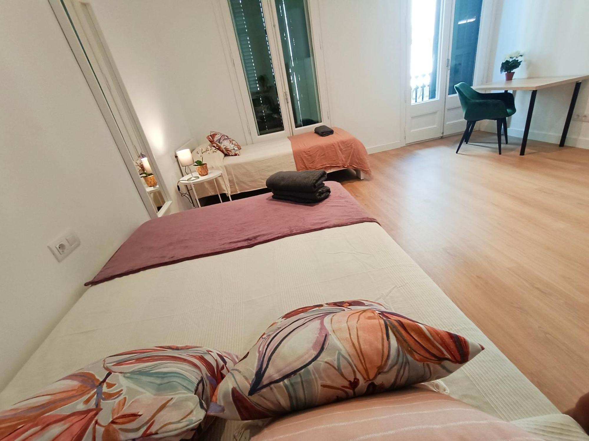 By Universitat Private Rooms Barcelona Kültér fotó