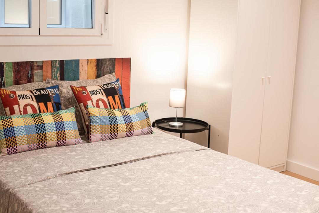 By Universitat Private Rooms Barcelona Kültér fotó