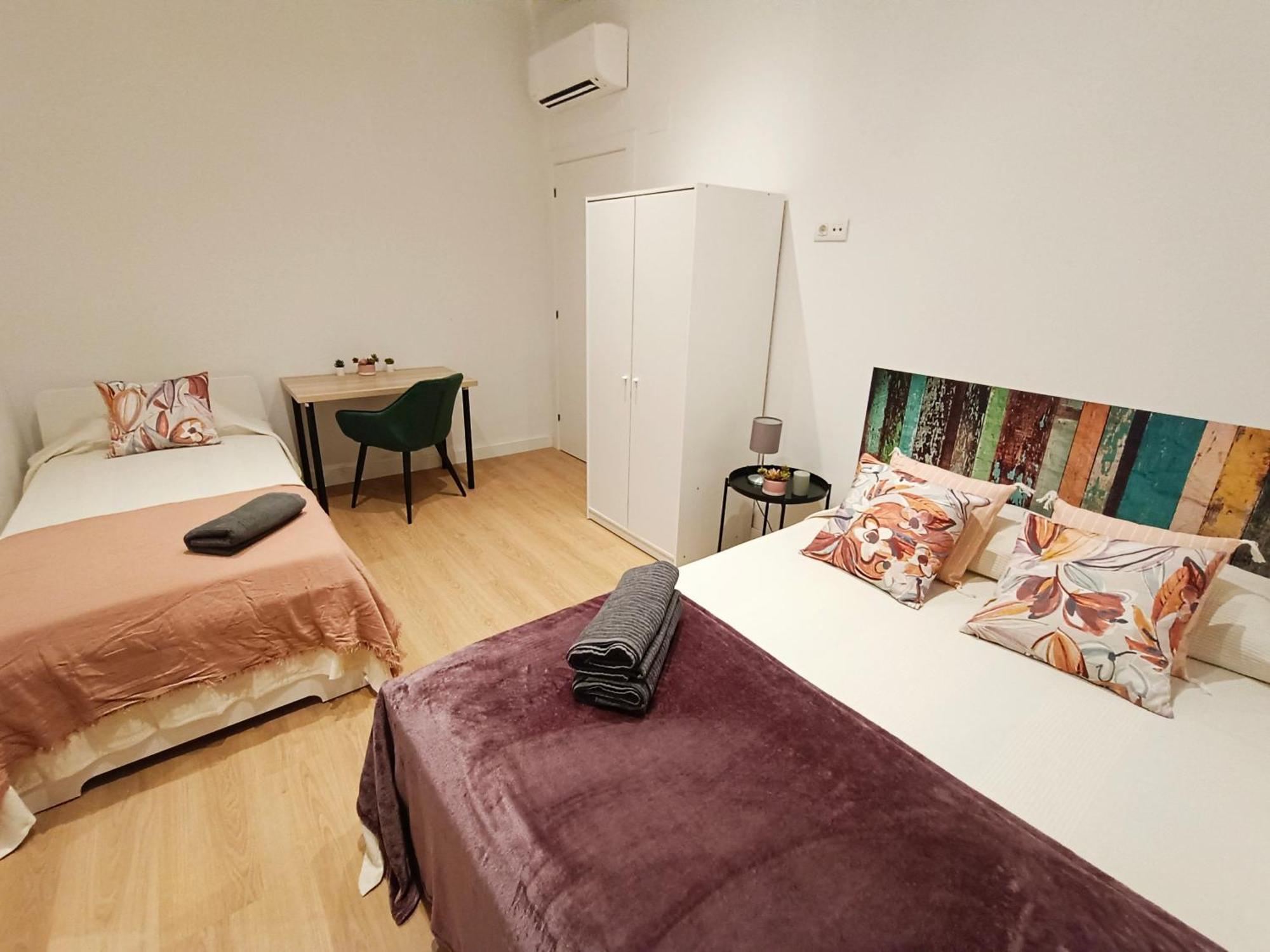 By Universitat Private Rooms Barcelona Kültér fotó