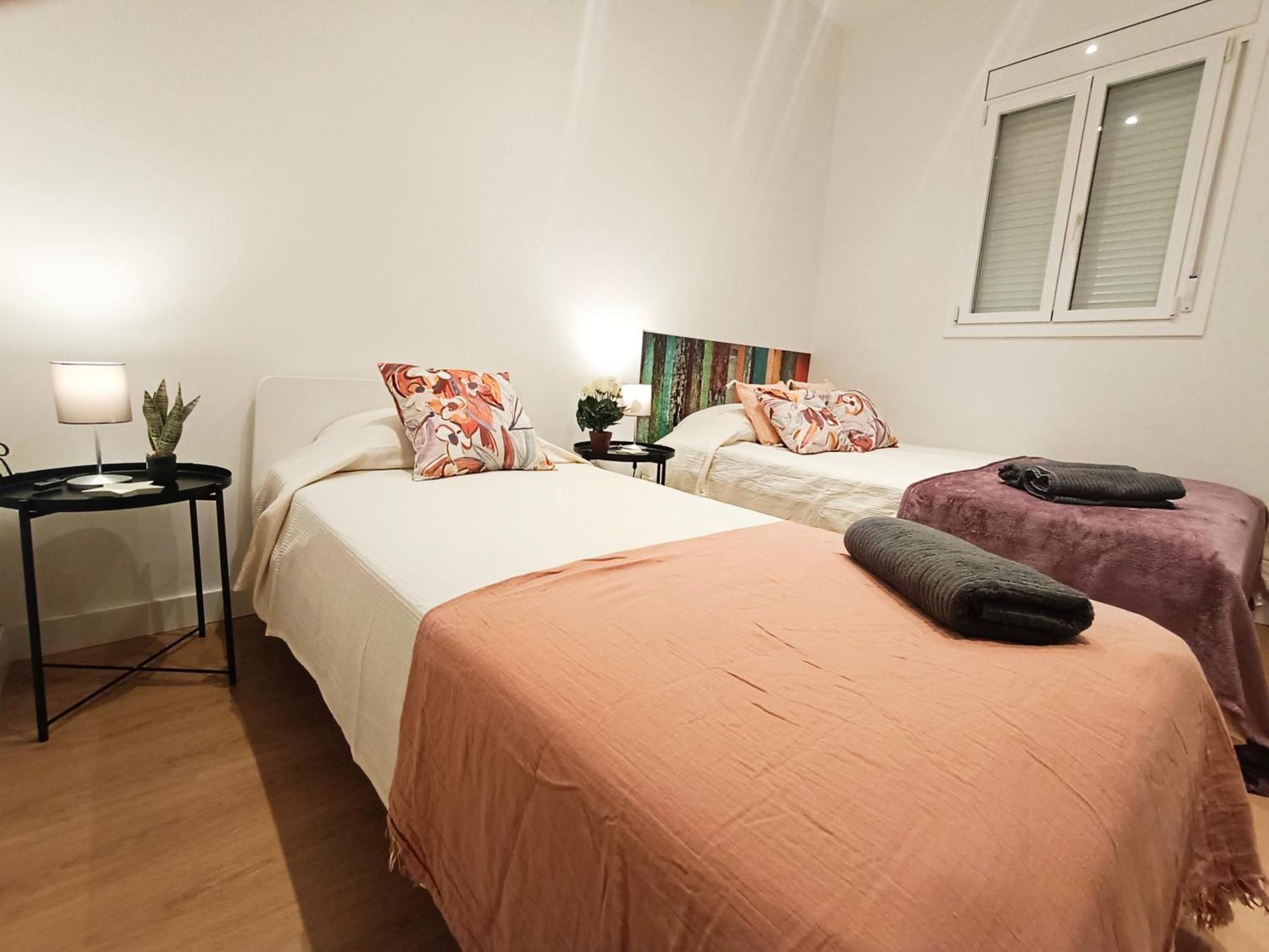 By Universitat Private Rooms Barcelona Kültér fotó