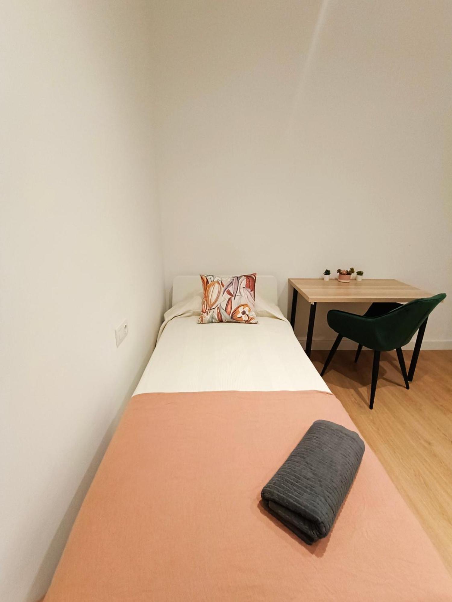 By Universitat Private Rooms Barcelona Kültér fotó