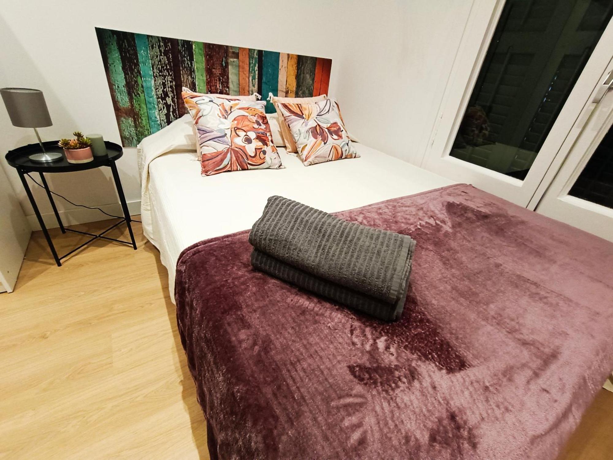 By Universitat Private Rooms Barcelona Kültér fotó